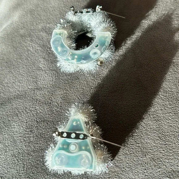 Vintage Christmas Tree and Wreath Brooch - Picture 4 of 4